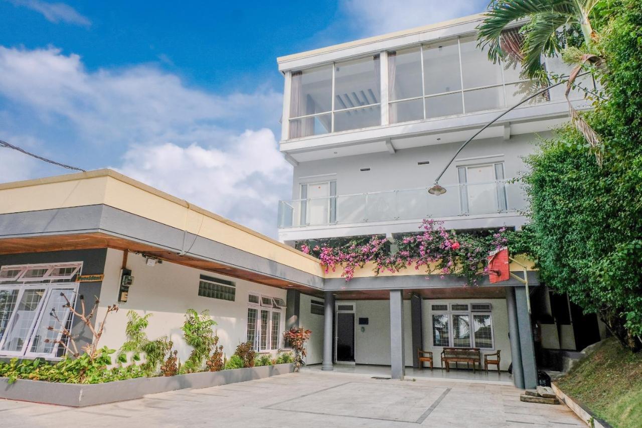 Oyo 803 Toetie Hotel Batu  Exterior photo