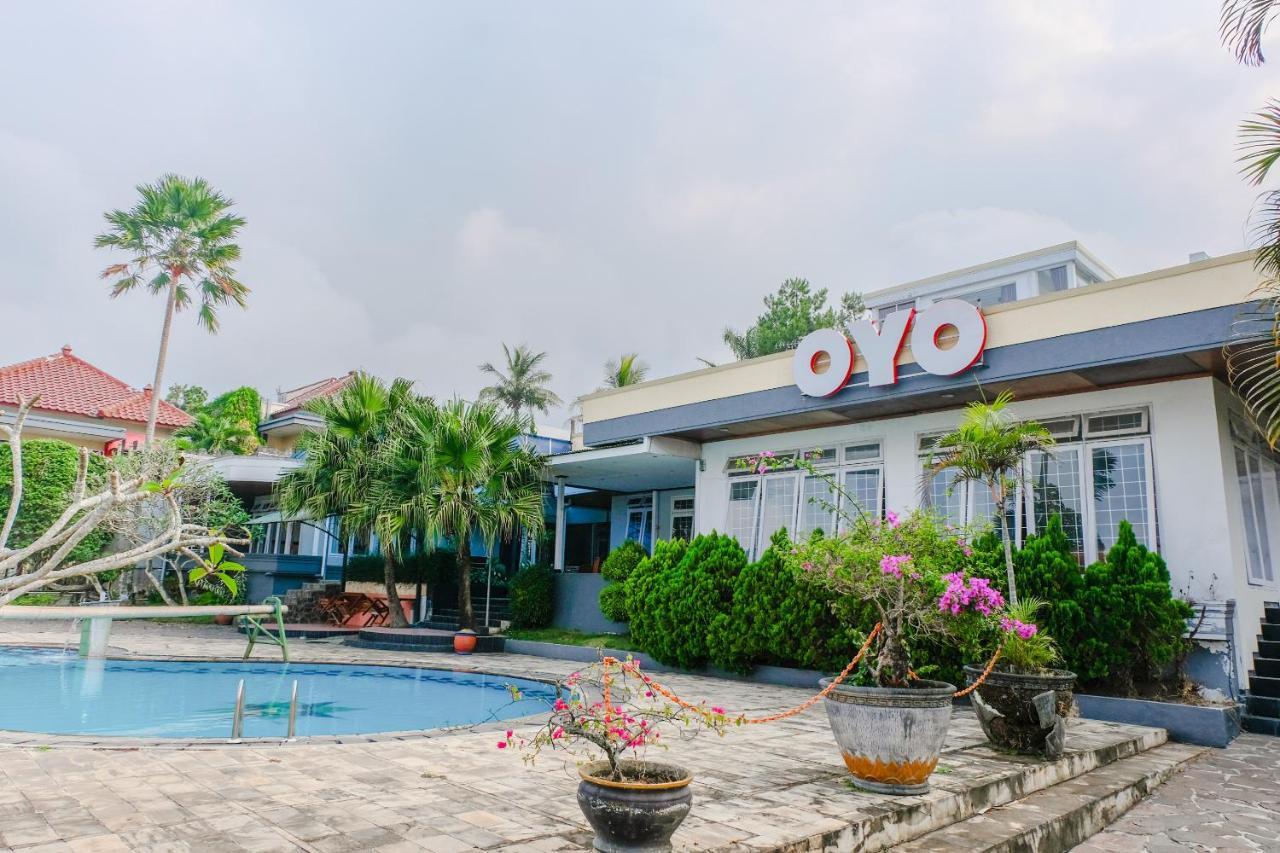 Oyo 803 Toetie Hotel Batu  Exterior photo