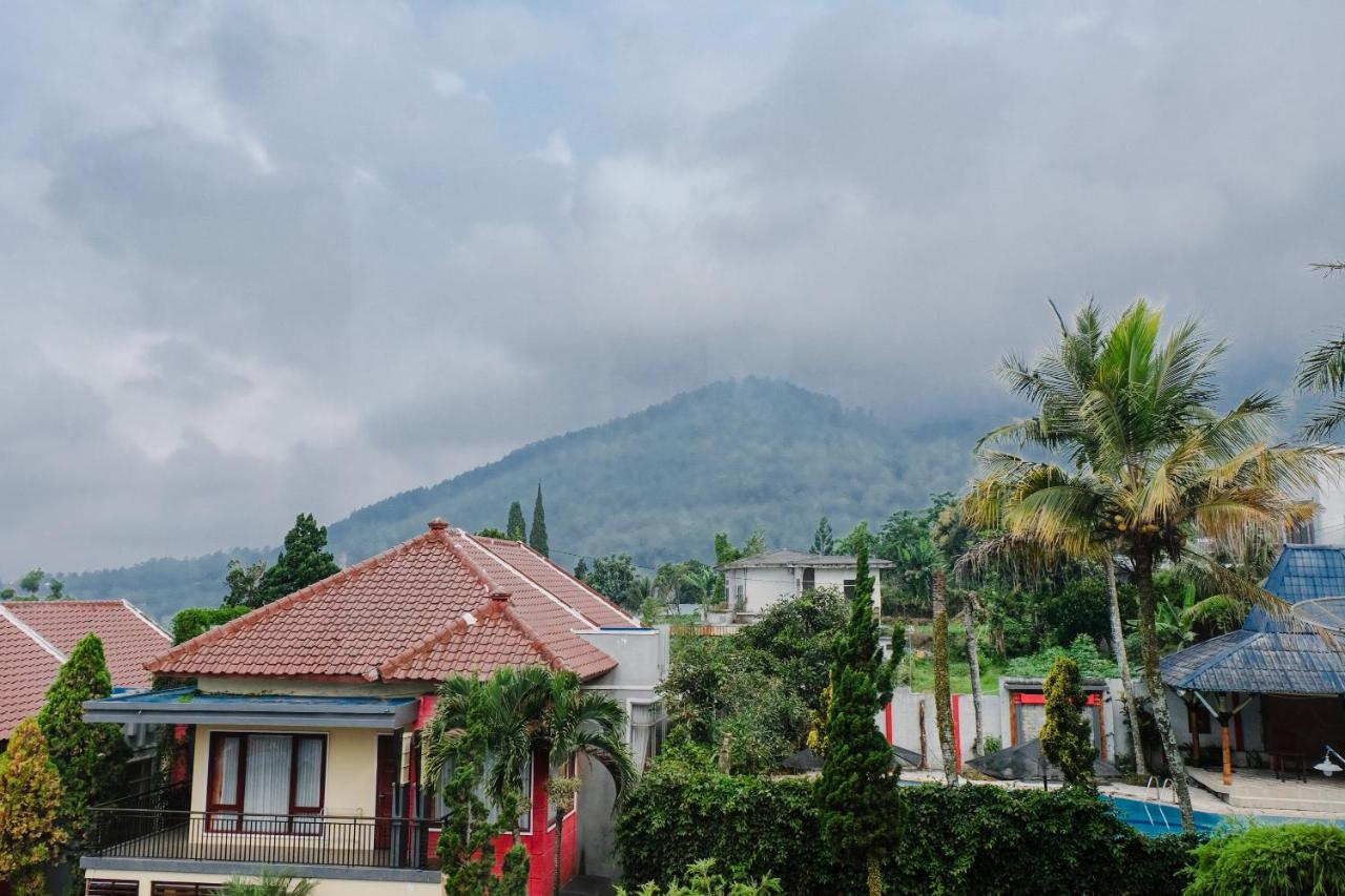 Oyo 803 Toetie Hotel Batu  Exterior photo