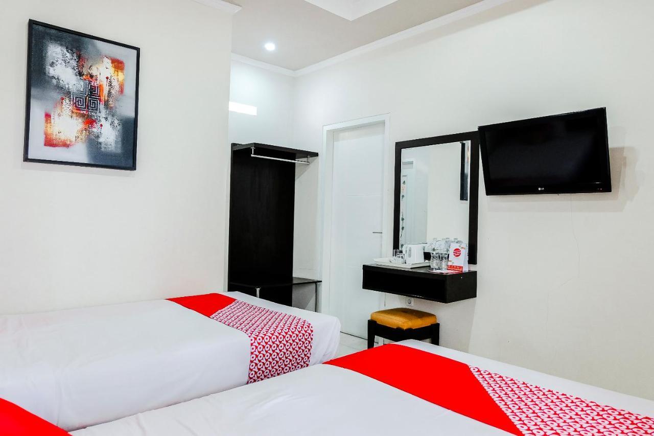 Oyo 803 Toetie Hotel Batu  Exterior photo