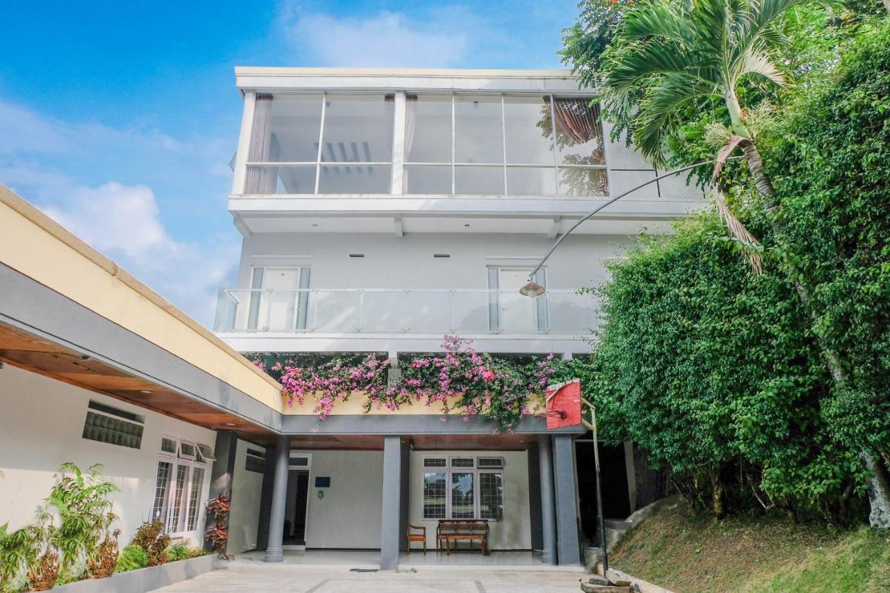Oyo 803 Toetie Hotel Batu  Exterior photo